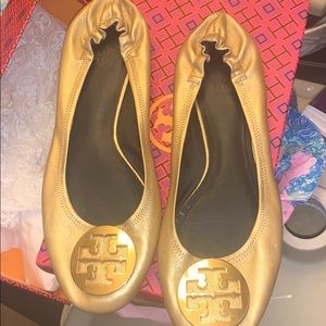 tB gold flats